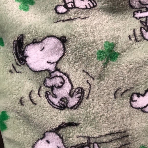 Peanuts SNOOPY St. Patrick’s Day Throw Blanket - Picture 6 of 8